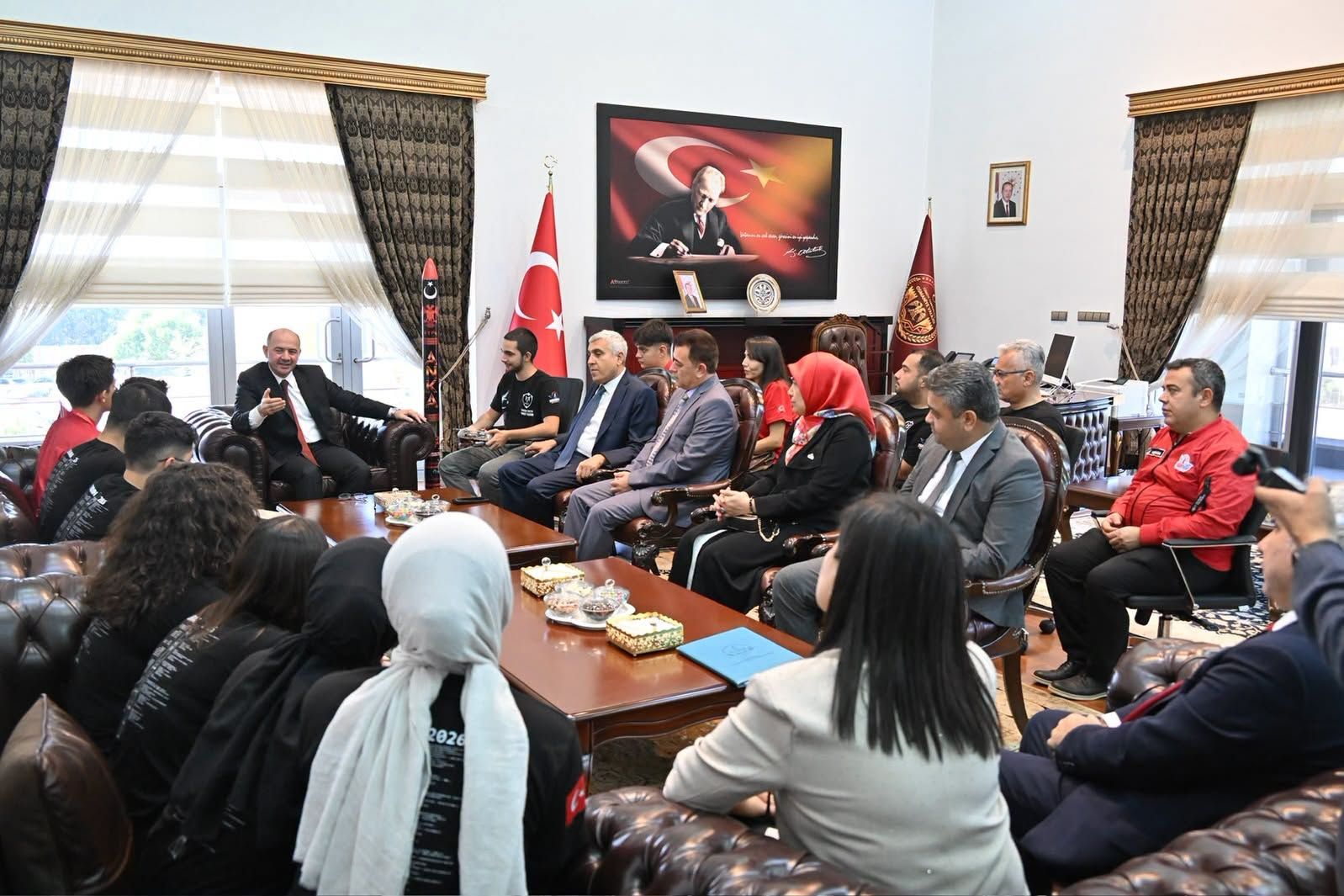 Osmaniye Valisi Teknofest'in Başarılı Gençlerini Ağırladı9