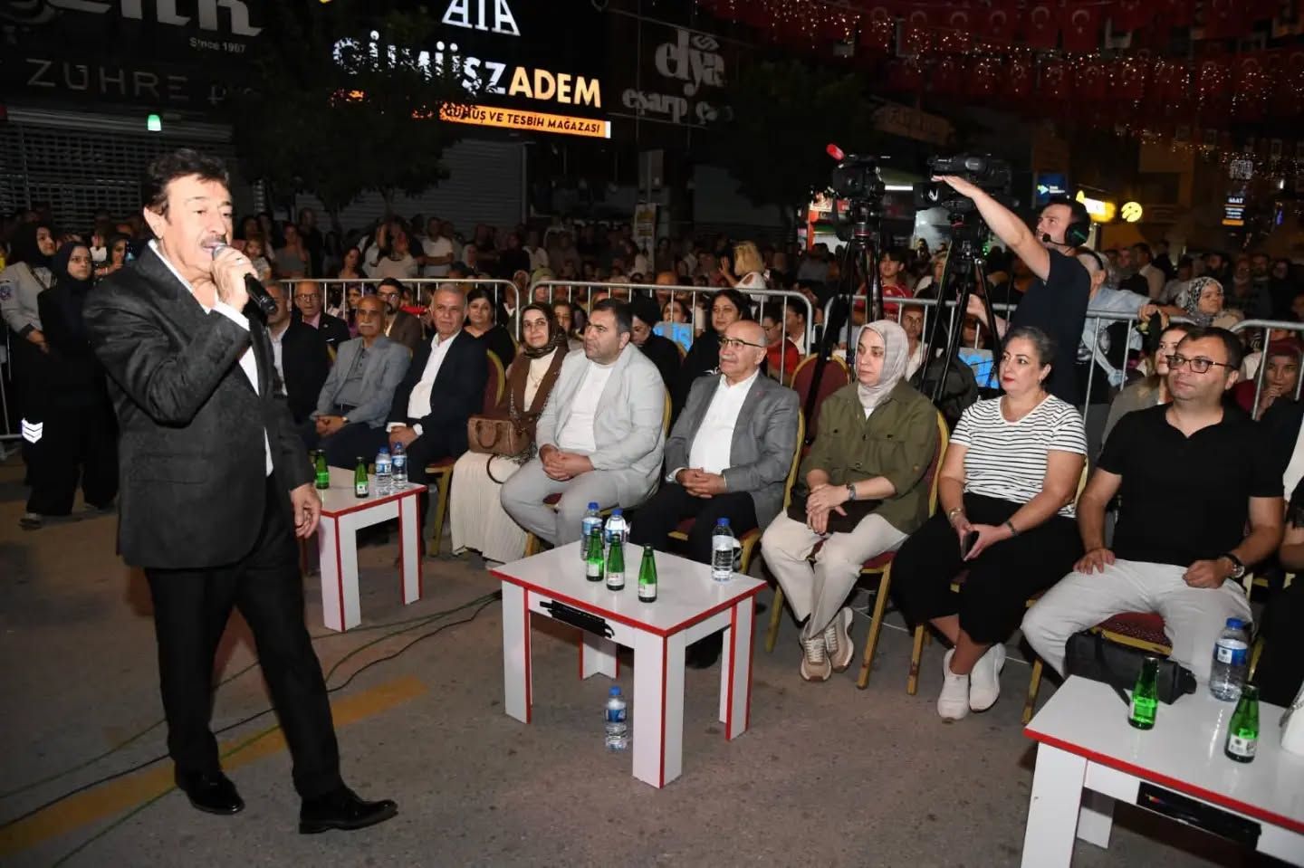 Osmaniye'de Ahmet Selçuk İlkan'dan Şiir Ve Müzik Ziyafeti (1)