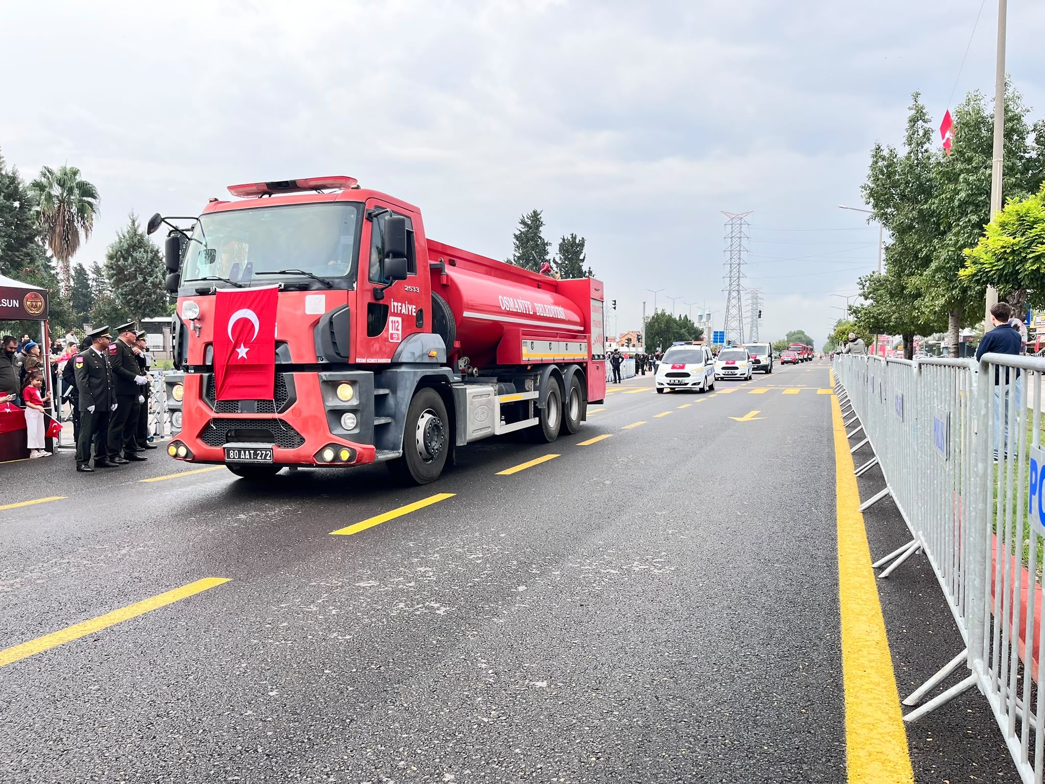 Osmaniye’de Cumhuriyet Bayramı’nda Araçlı Geçit Coşkusu (1)