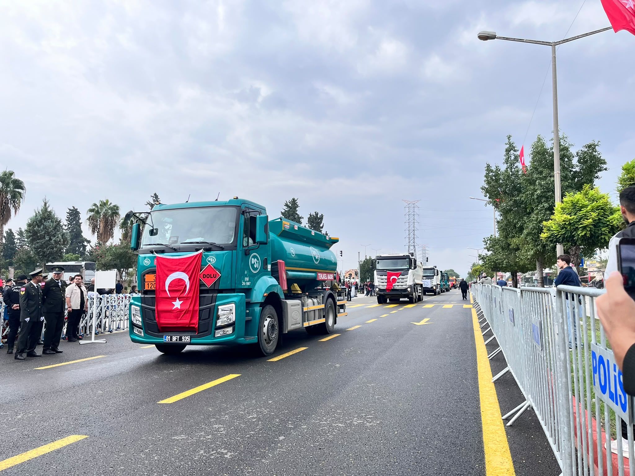 Osmaniye’de Cumhuriyet Bayramı’nda Araçlı Geçit Coşkusu (6)