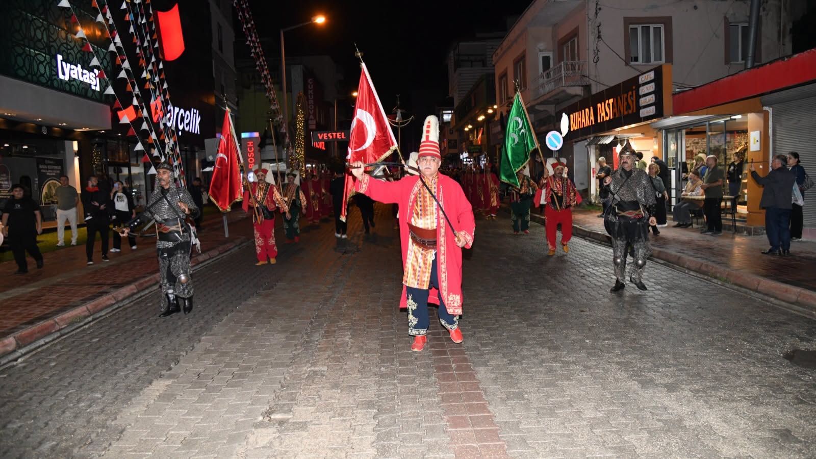 Osmaniye’de Cumhuriyet Coşkusu Fener Alayıyla Taçlandı (4)