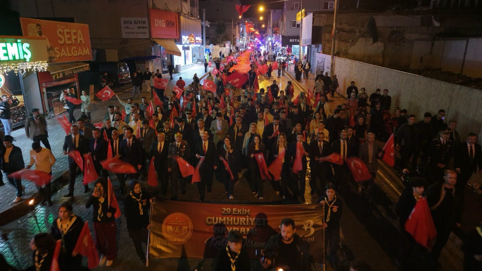 Osmaniye’de Cumhuriyet Coşkusu Fener Alayıyla Taçlandı (8)