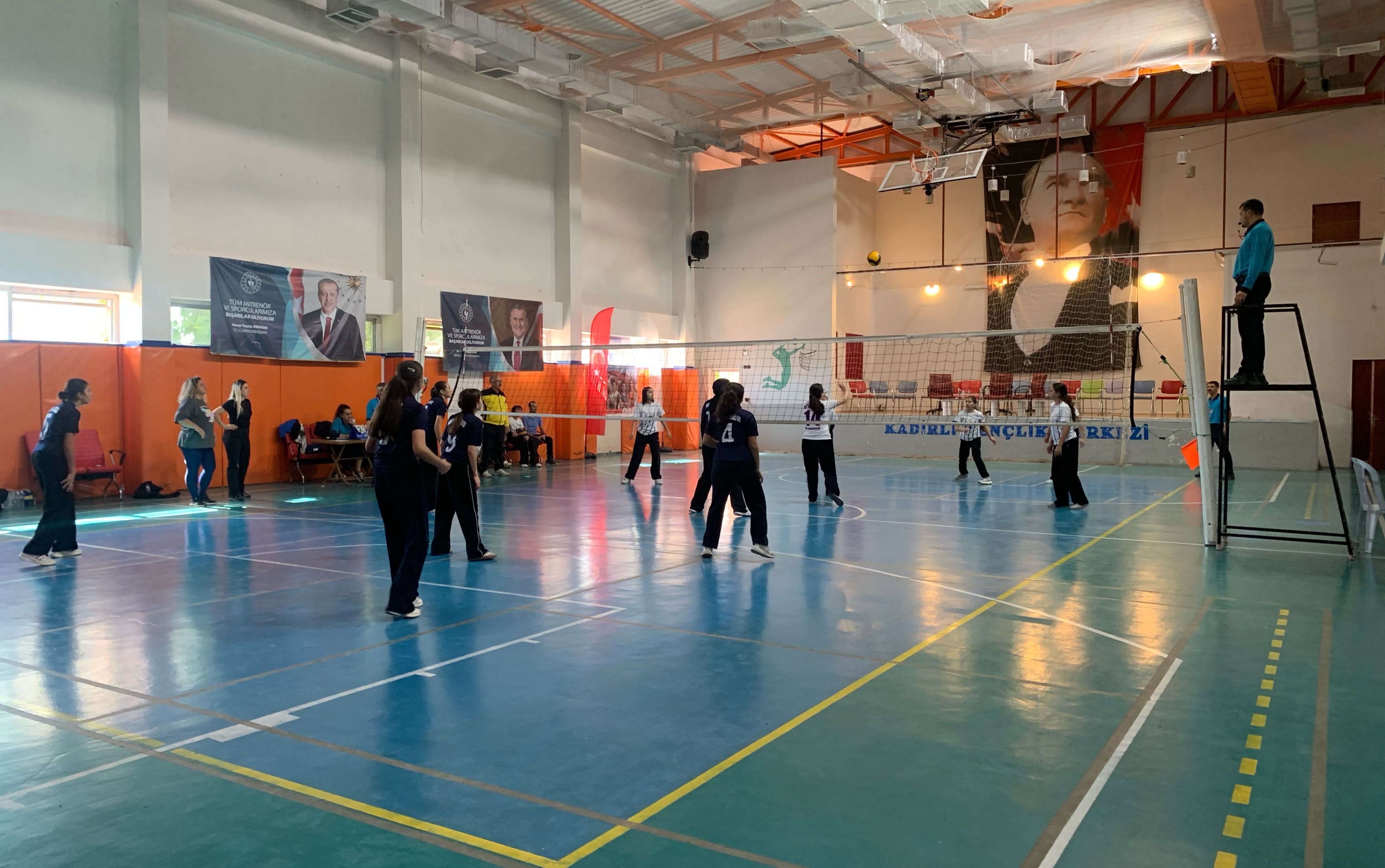 Osmaniye’de Cumhuriyet Voleybol Turnuvası Başladı4