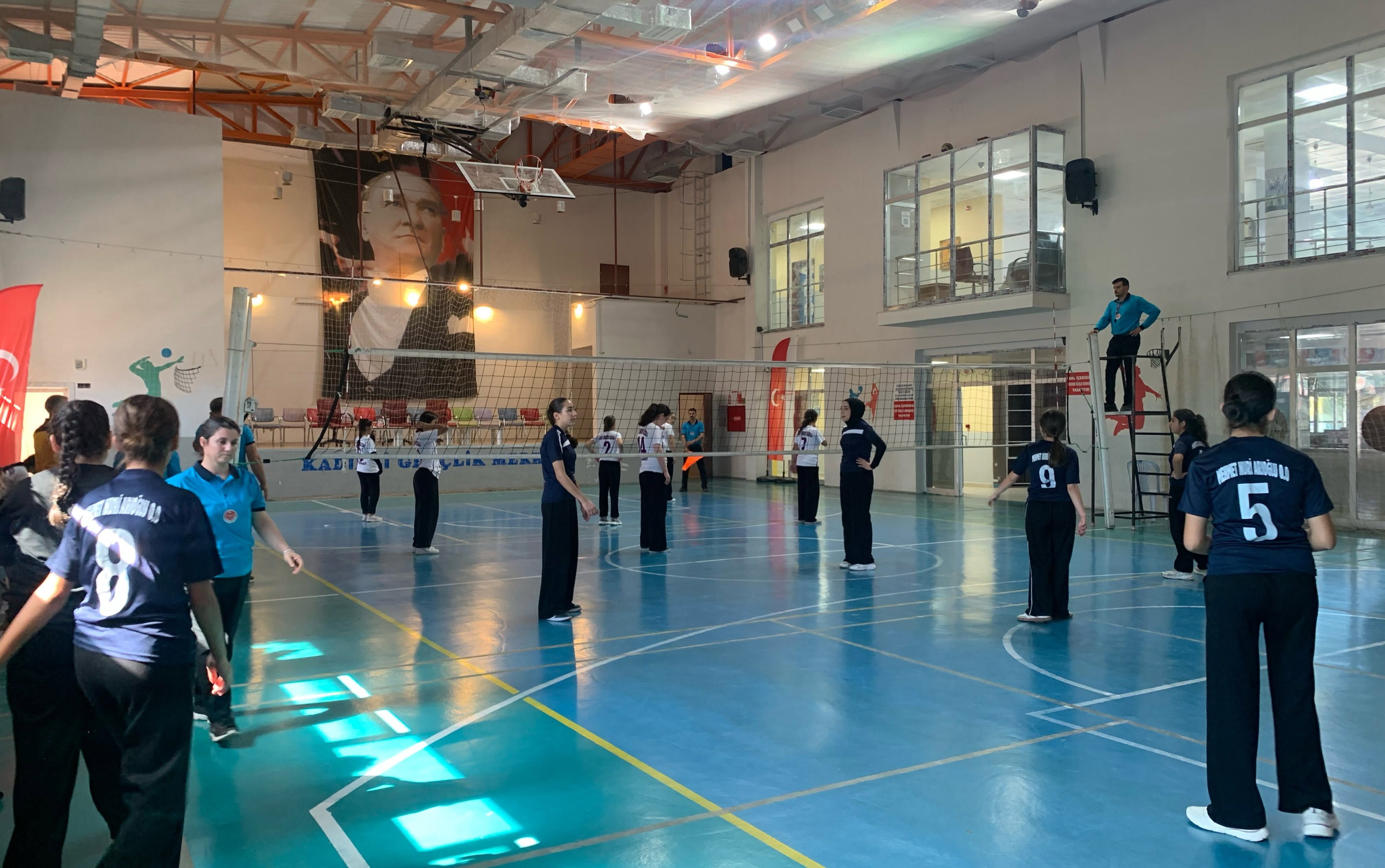 Osmaniye’de Cumhuriyet Voleybol Turnuvası Başladı5