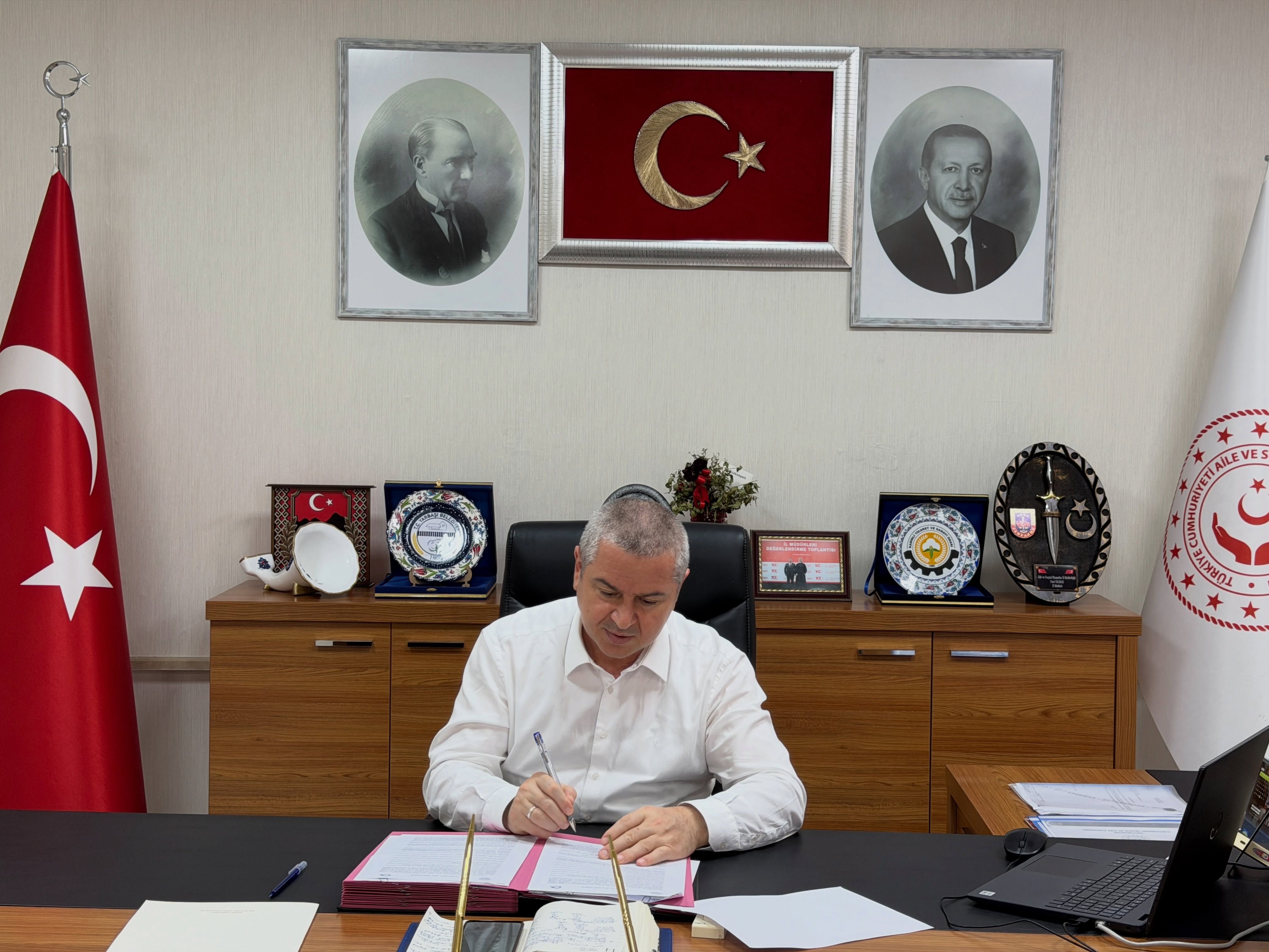 Osmaniye’de İl Müdürü Naci Yılmaz’dan Koruyucu Aile İmzası