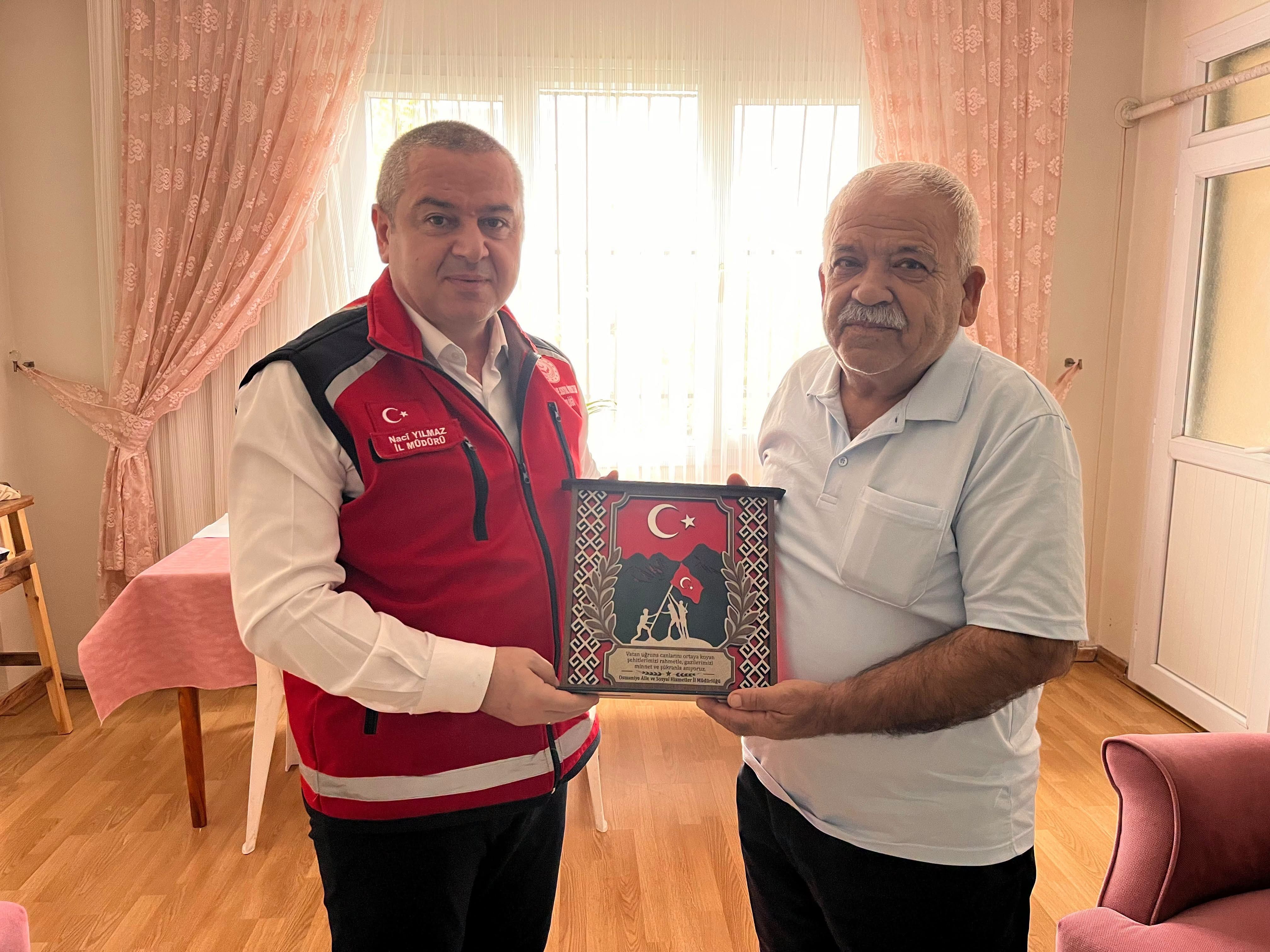 Osmaniye’de İl Müdürü Yılmaz’dan Kıbrıs Gazisine Ziyaret1