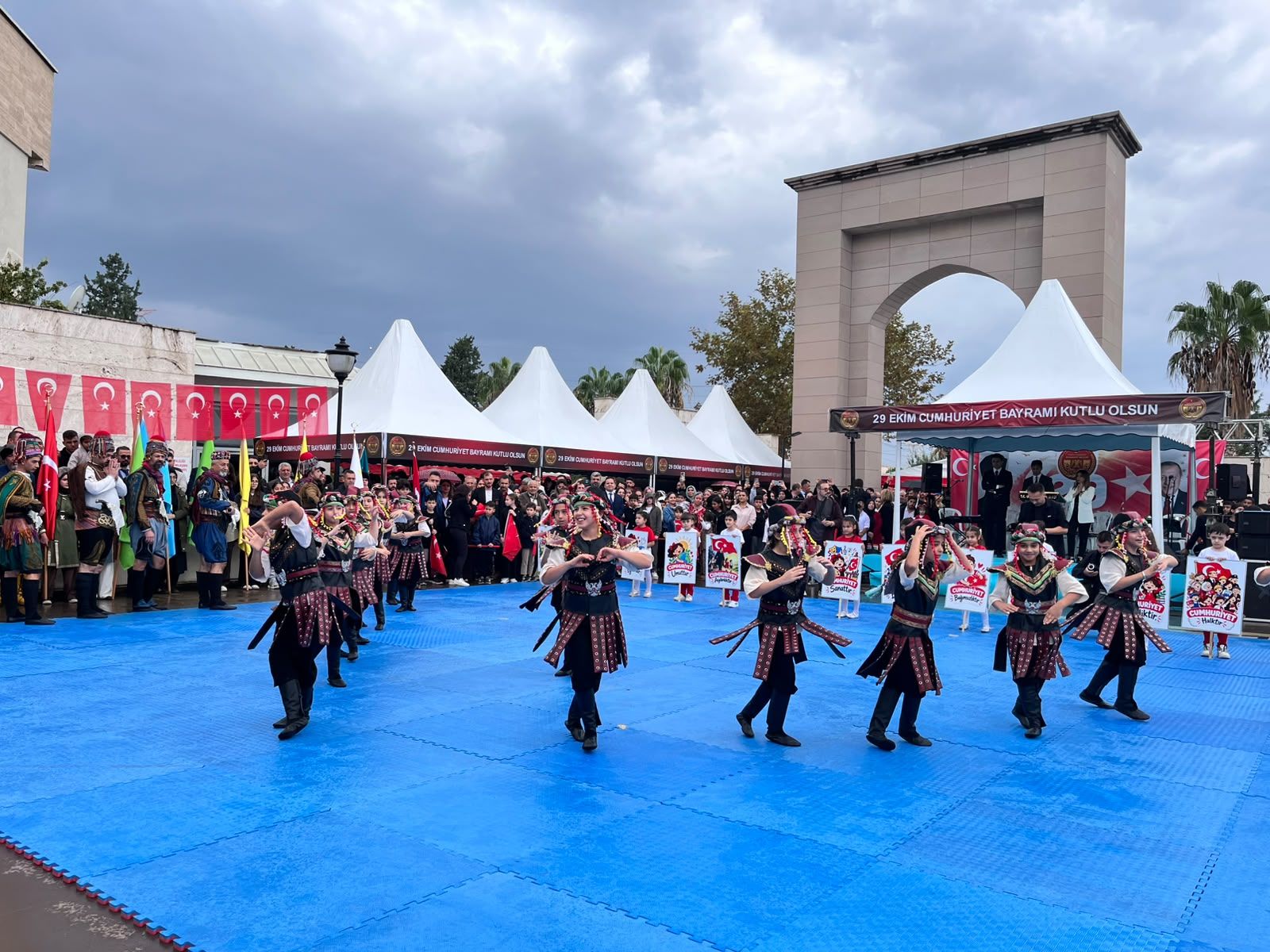 Osmaniye’de Kartal Dansı Cumhuriyet Coşkusuna Damga Vurdu (4)