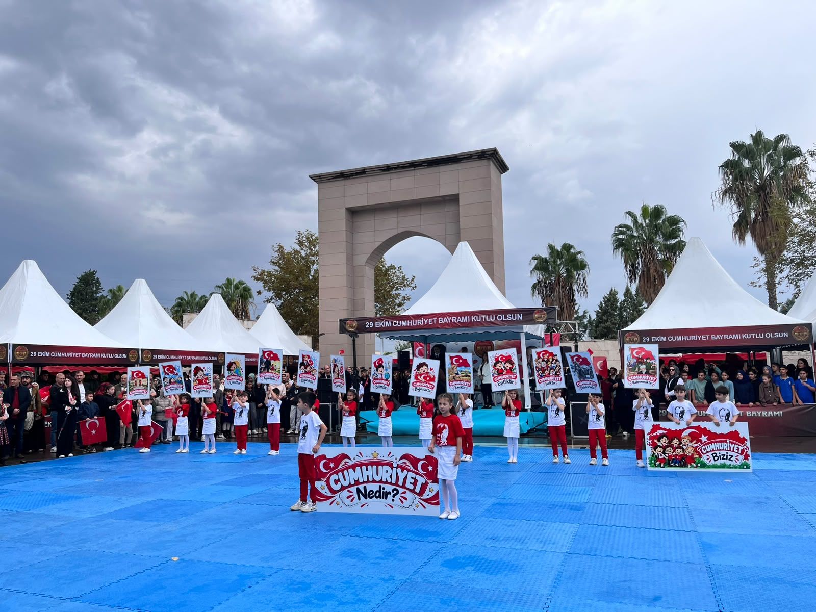 Osmaniye’de Miniklerin Cumhuriyet Gösterisi İlgi Gördü (2)