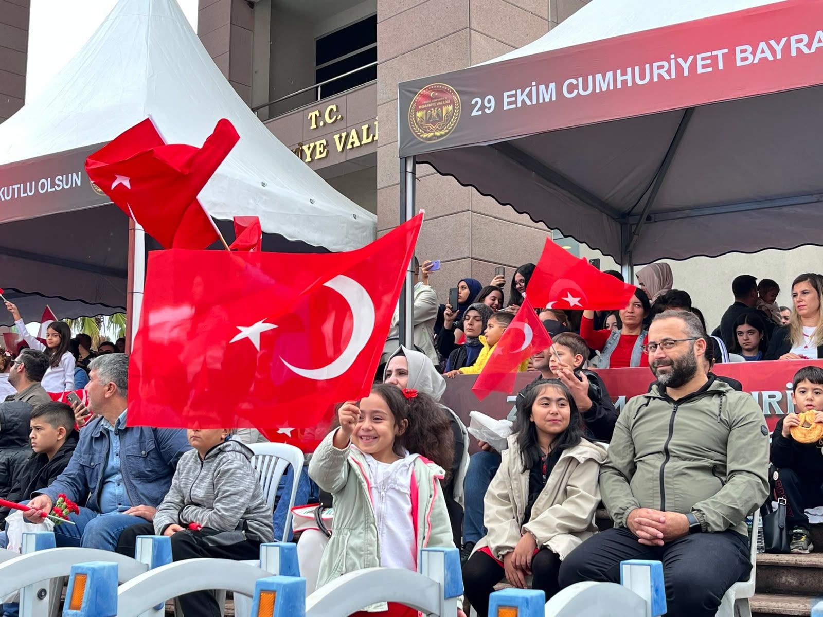 Osmaniye’de Miniklerin Cumhuriyet Gösterisi İlgi Gördü (4)