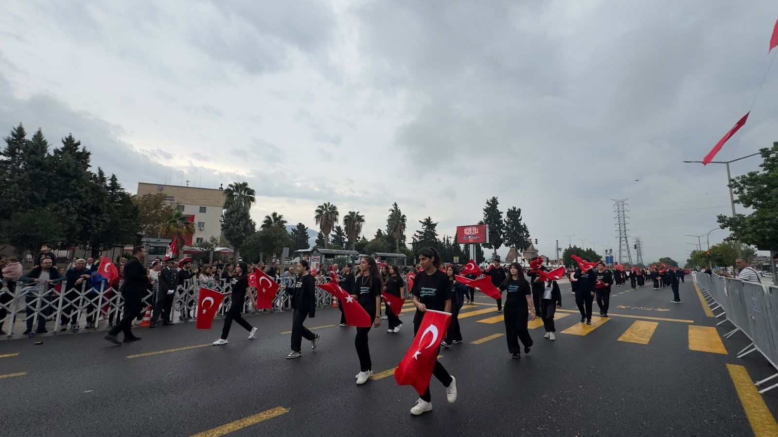 Osmaniye’de Öğrencilerden Bayraklı Cumhuriyet Geçidi (3)