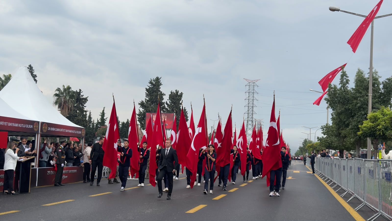 Osmaniye’de Öğrencilerden Bayraklı Cumhuriyet Geçidi (5)