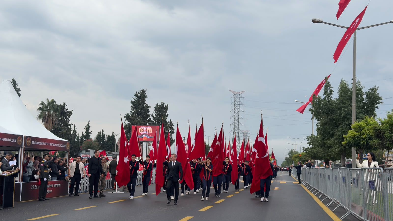 Osmaniye’de Öğrencilerden Bayraklı Cumhuriyet Geçidi (6)