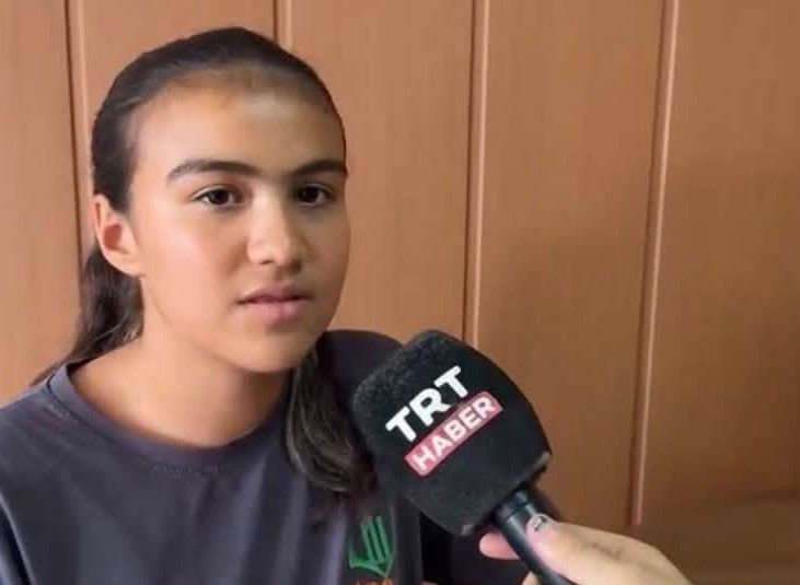 Osmaniyeli Nisa Asya Şiirde Türkiye Birincisi2
