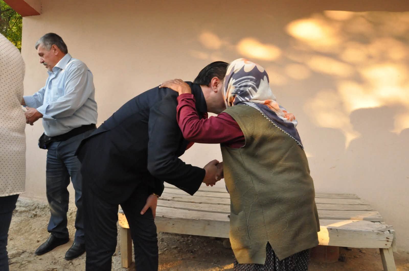 Rıza Tekerek Kadirli'de Hürü Teyzeyi Ziyaret Etti (5)