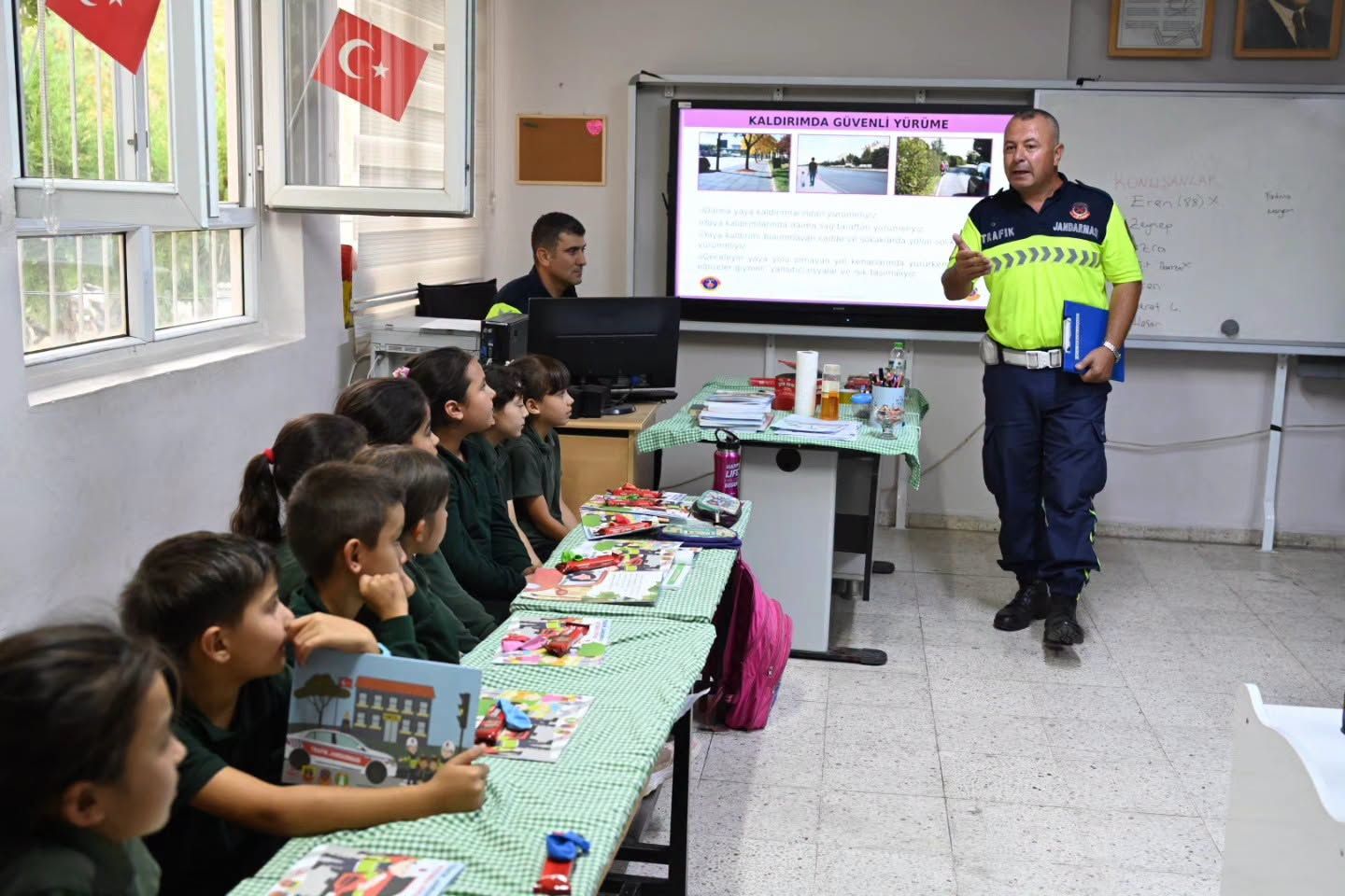 Sumbas’ta “Bir Tebessüme Değer” Ile Öğrenciler Sevindi4