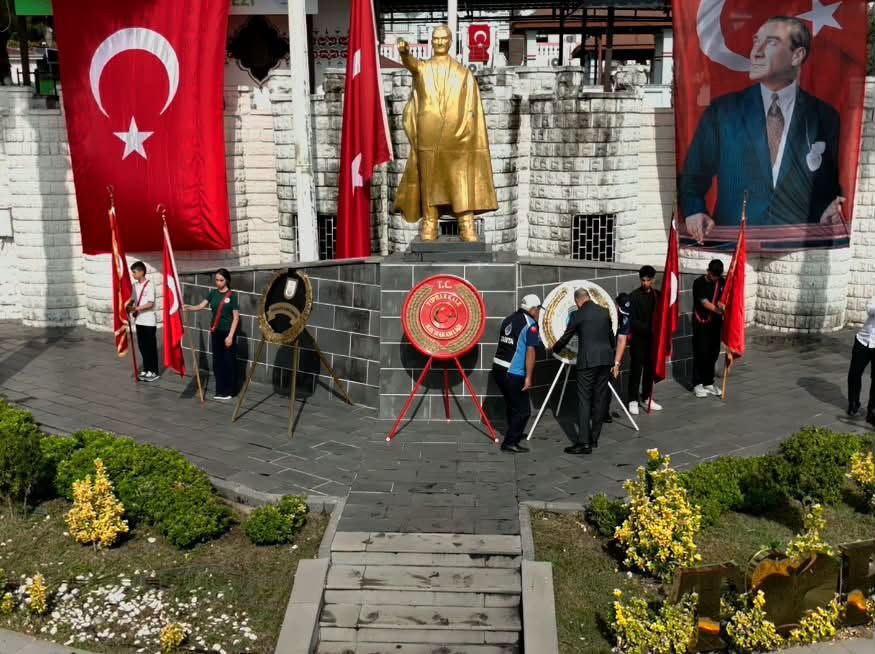 Toprakkale'de Bekirhan Uyutmaz'dan Cumhuriyet Mesajı4