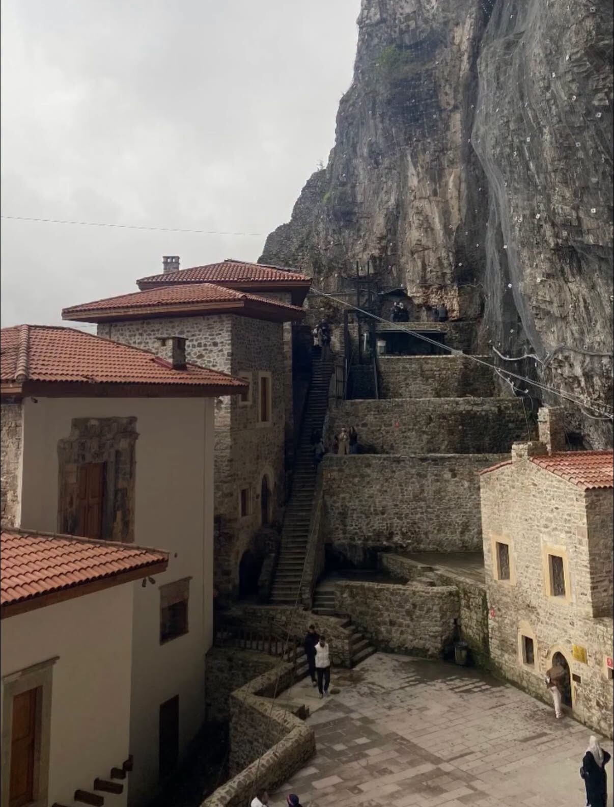 Trabzon’un Kayalıklardaki Hazinesi Sümela Manastırı