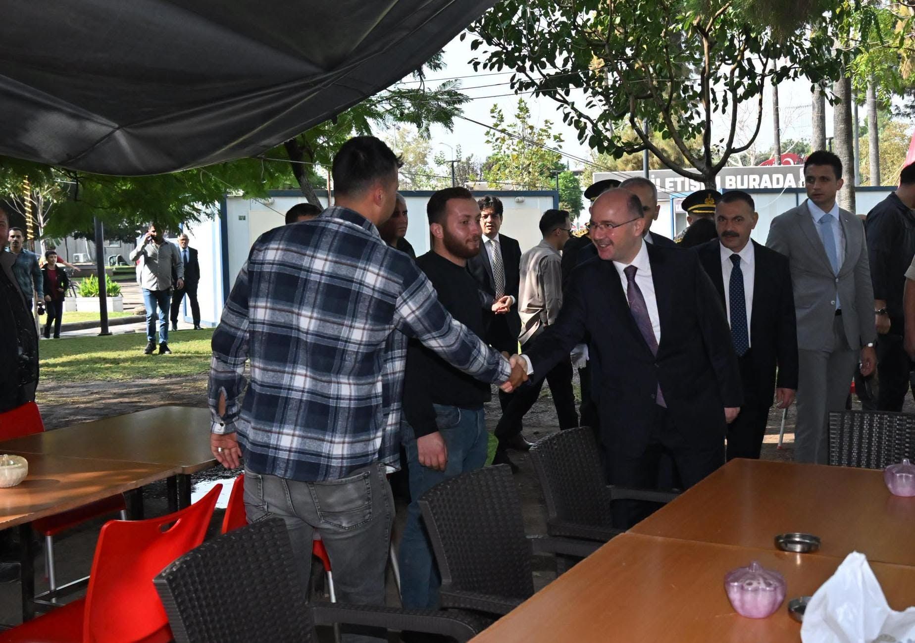 Vali Serdengeçti Osmaniye'de Taksici Esnafıyla Buluştu4