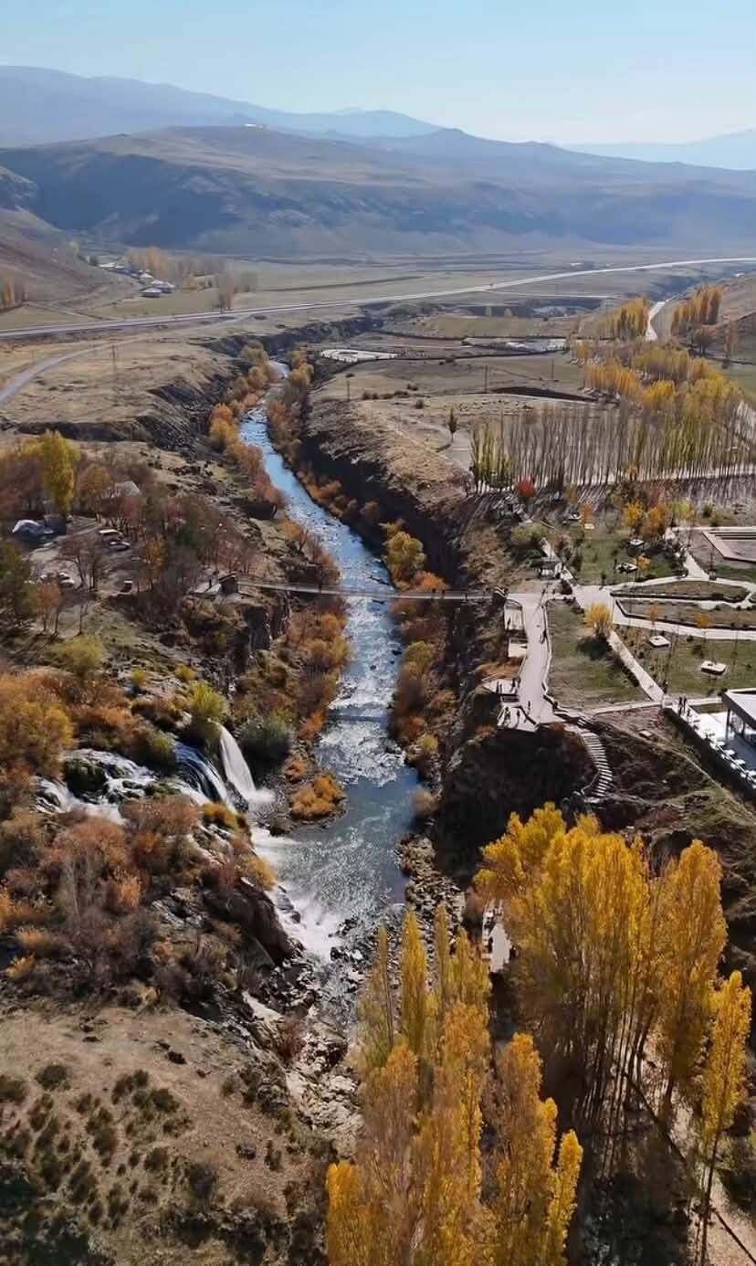 Van Muradiye Şelalesi Doğal Güzelliğiyle Büyülüyor1