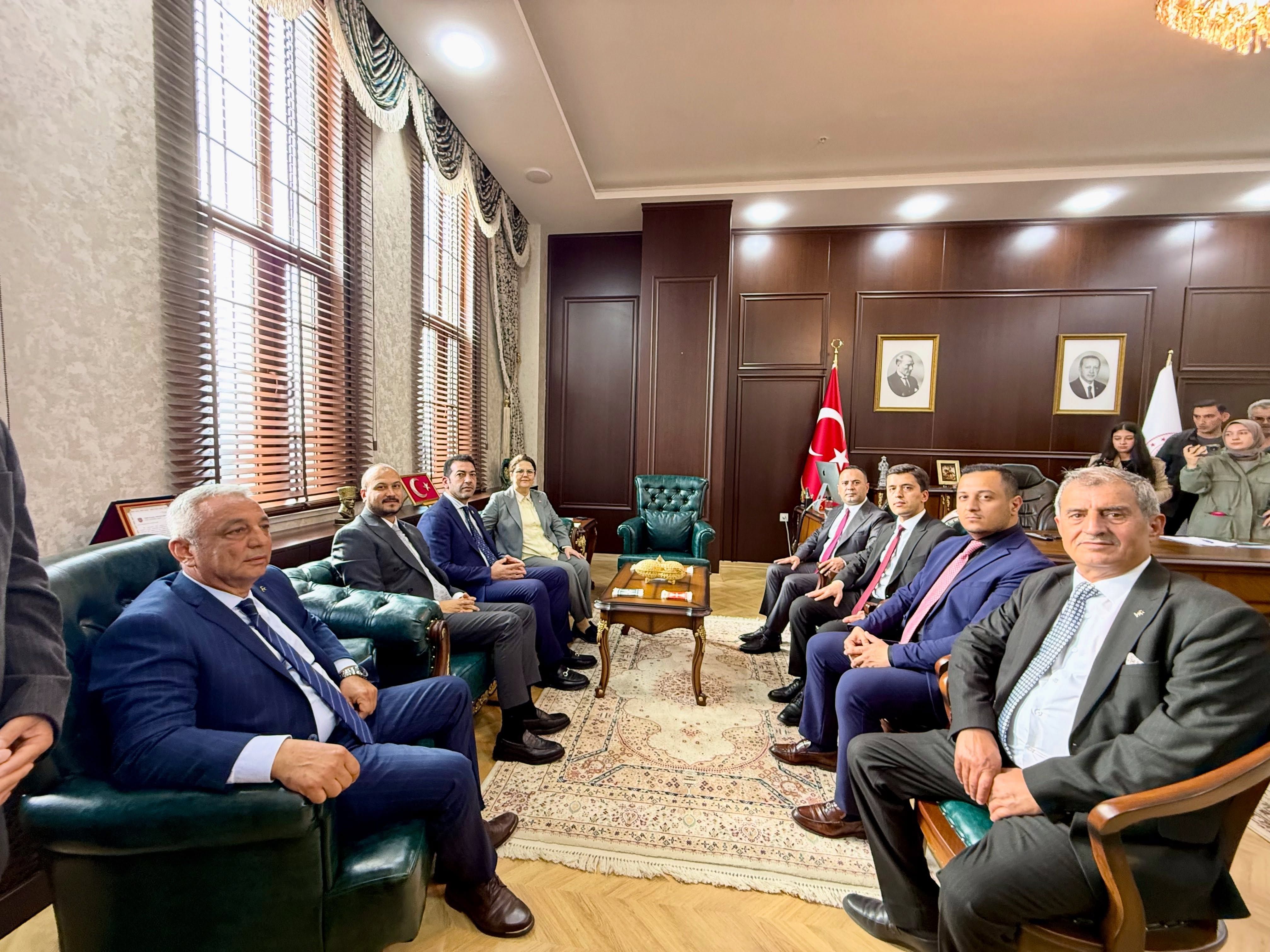 Yanık Ve Ak Parti Heyetinden Toprakkale'ye Ziyaret3