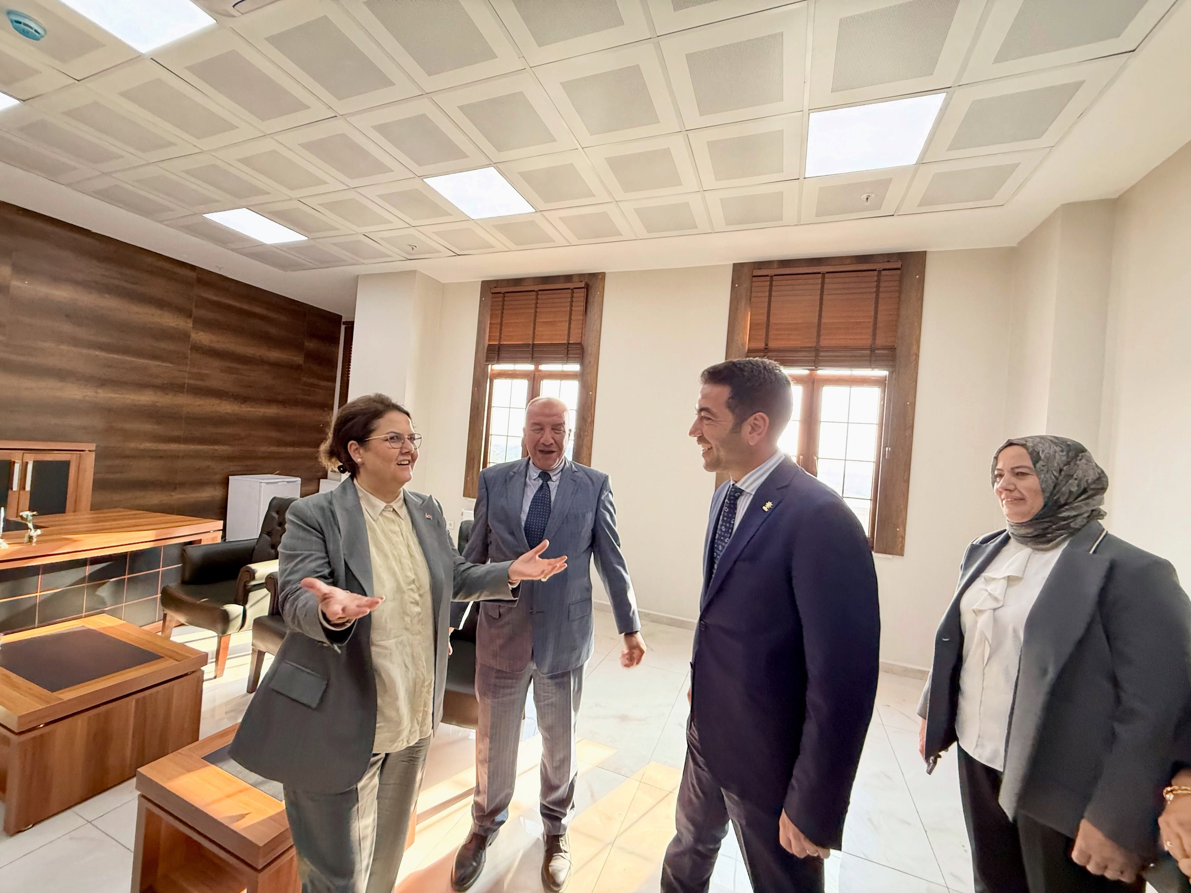 Yanık Ve Ak Parti Heyetinden Toprakkale'ye Ziyaret5