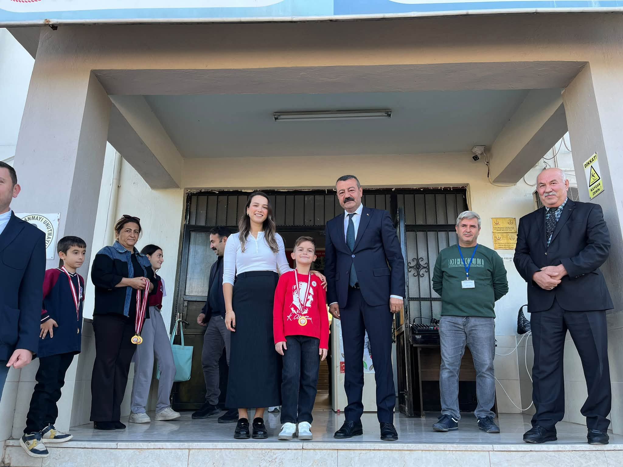 Yarbaşı’nda Cumhuriyet Coşkusu Aksoy’dan Öğrencilere Ödül (6)